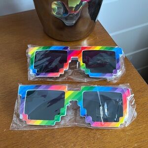 Sunglasses, 2 pairs, new in packaging !